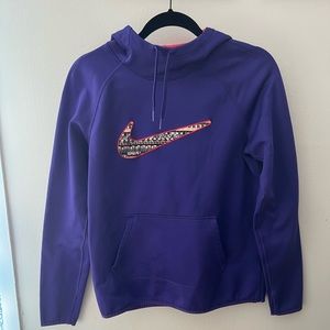 Women’s Nike therma-fit hoodie